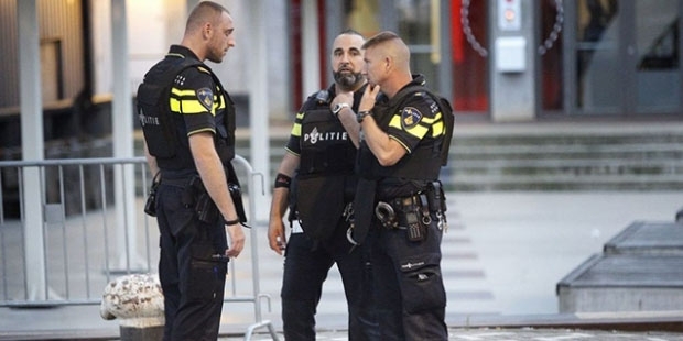 Hollanda'da Türk konsolosluğuna saldırı iddiasına 4 gözaltı