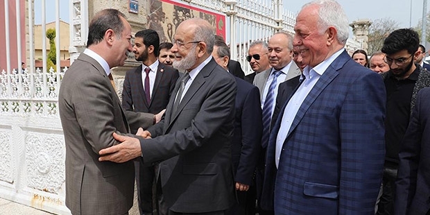 Karamollaoğlu'ndan CHP'li belediyeye ziyaret