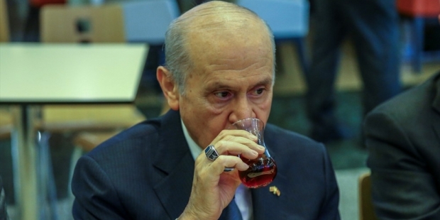 Kulis: Bahçeli, AKP'yle MHP'nin arası açılmasın diye erken seçim çağrısı yaptı