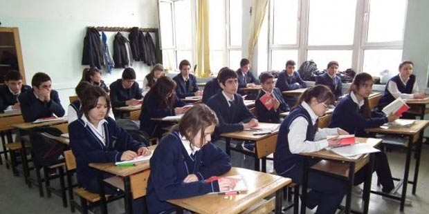 Sözcü yazarı: 'FETÖ' soru çalmıştı, iktidar okul çalıyor