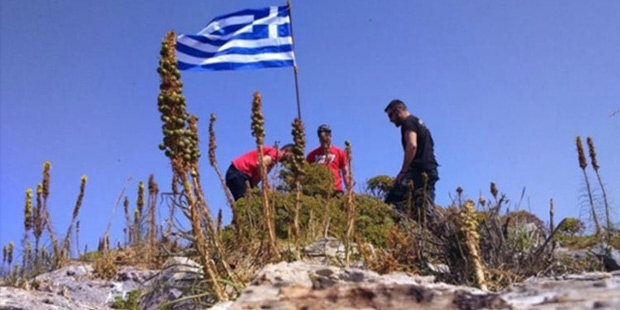 Yunanistan: Bayrak indirme olayı teyit edilmedi