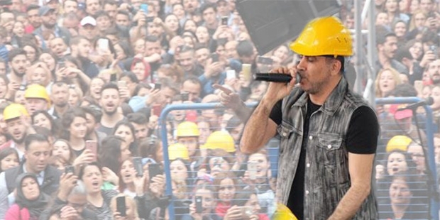 1 Mayıs'ta çıktığı konserden ücret almasıyla eleştirilmişti; Haluk Levent, o parayı madenci ailelerine bağışladı