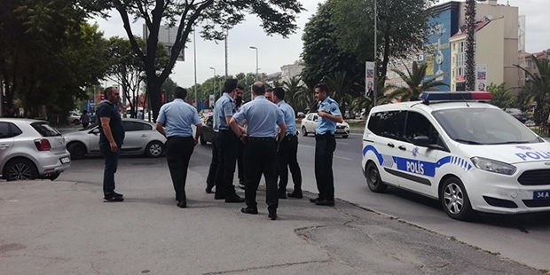 Polis, yola saçılan 10 bin Euro'nun gizemini çözmeye çalışıyor