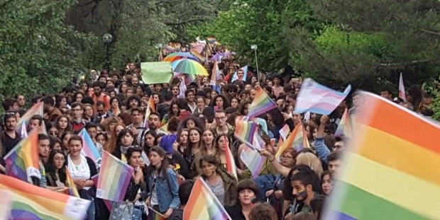 Rektör "Yasak" demişti; ODTÜ'de yüzlerce öğrenci Onur Yürüyüşü'ne katıldı
