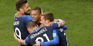 Fransa'yı Mbappe sırtladı; Peru, Dünya Kupası'nda havlu attı