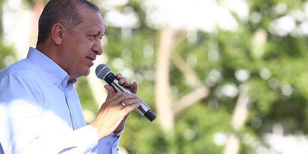 Ahmet Hakan: AK Parti'de herkes 'Nasıl olsa Reis çalışıyor' diyerek yatarken bir kişi tek kişilik ordu gibi