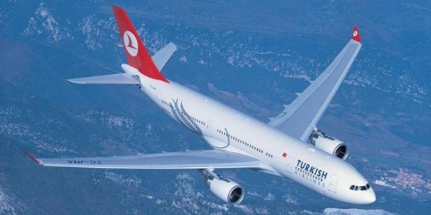 THY uçağı İstanbul'a 3 saatte 26 tur atarak inebildi