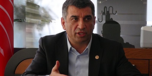 'Yönetim istifa' diyen CHP'li Erol, oturma eyleminden vazgeçti