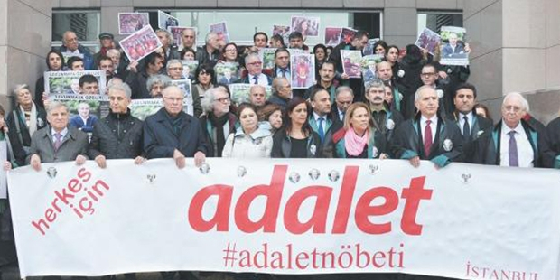 Adalet Nöbeti'nde gözaltına alınan 9 avukatın beraat talepleri reddedildi