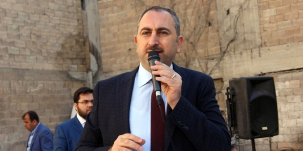 Adalet Bakanı Gül: Türkiye dışında herhangi bir ülkede ne bir dikili ağacım, ne bir tek kuruş param yoktur