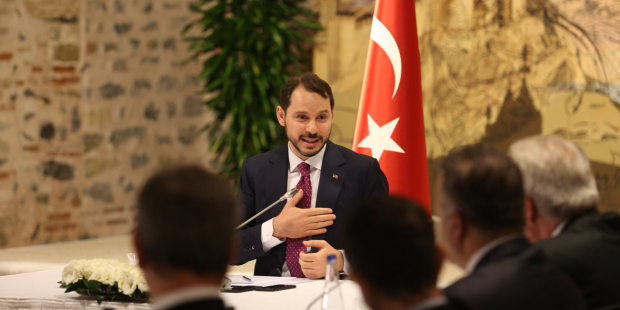 Dolar/TL 6.30'u gördü, Albayrak ekonomi paketi açıklamasını erteledi