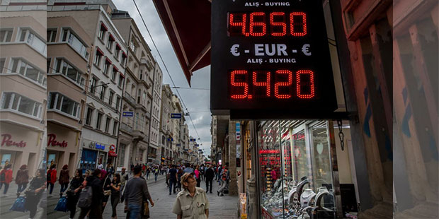 İşte TL'nin üzerindeki aşağı yönlü baskının daha da artmasına neden olan Financial Times haberi
