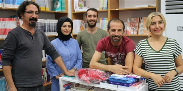 İhraç edilen öğretmenler kırtasiye açtı