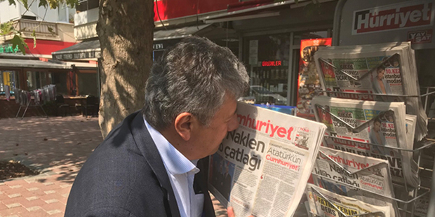 Mustafa Balbay'dan Ahmet Hakan'a: Bu fotoğrafın Cumhuriyet'ten ayrılanlara karşı tutumla ilgisi yok