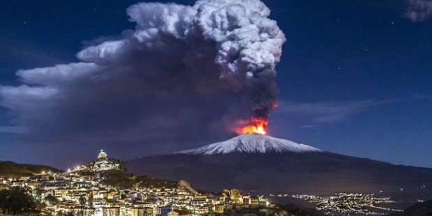 Etna Yanardağı denize kayıyor: Tsunamiye yol açabilir