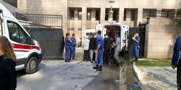 İzmir Adliyesi'nde doğalgaz kaçağı; 5'i polis 22 kişi hastaneye kaldırıldı