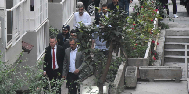 Rahip Brunson 3 yıl 1 ay 15 gün hapis cezasına çarptırıldı, yurt dışına çıkış yasağı ve ev hapsi kaldırıldı!