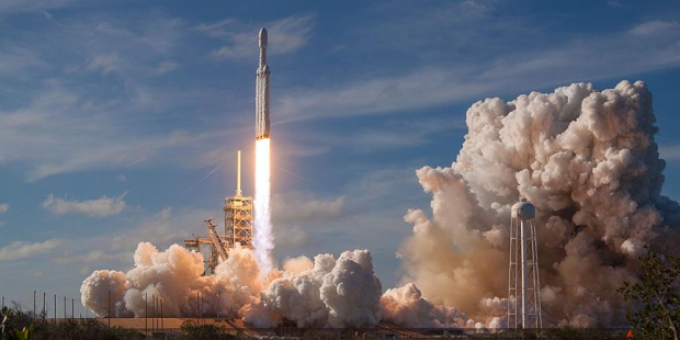 SpaceX gözlem uydusunu uzaya fırlattı