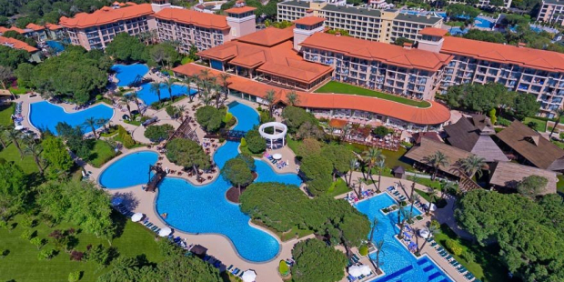 TRT'de tasarruf yok; toplantı için lüks otel seçildi, personele her gün için 100 lira ödendi