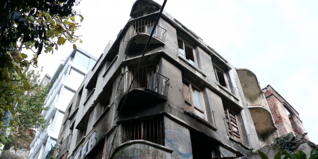 Beyoğlu'nda yangın: 2 ölü