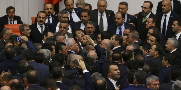 Efelendiler, kükrediler, övdüler; işte Meclis'ten bütçe notları
