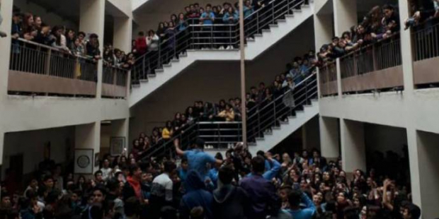 Tacizi protesto eden öğrencilere okul yönetiminden uzaklaştırma cezası!