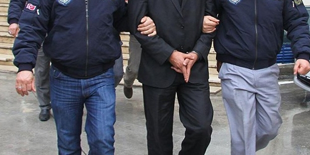 Komagene çiğ köftenin sahiplerinden, 'FETÖ'den aranan Murat Sivrikaya, sahte kimlikle yakalandı