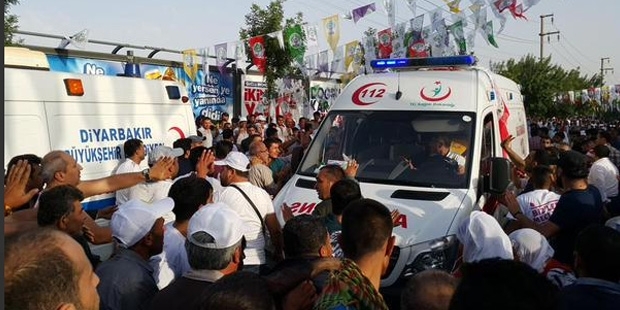 HDP'nin Diyarbakır mitingi bombalandı!