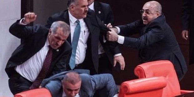 Tartışmalı iç güvenlik paketi Meclis'te