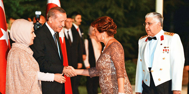 Cumhurbaşkanı Erdoğan, 30 Ağustos resepsiyonunda Genelkurmay Başkanı Necdet Özel ve eşi ile...