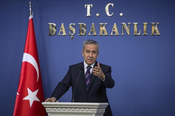 Bülent Arınç, Dolmabahçe buluşmasını eleştiren Erdoğan’a “Sayın Cumhurbaşkanı kendi şahsi görüşlerini dile getirmiştir, biz hükümetiz” dedi.