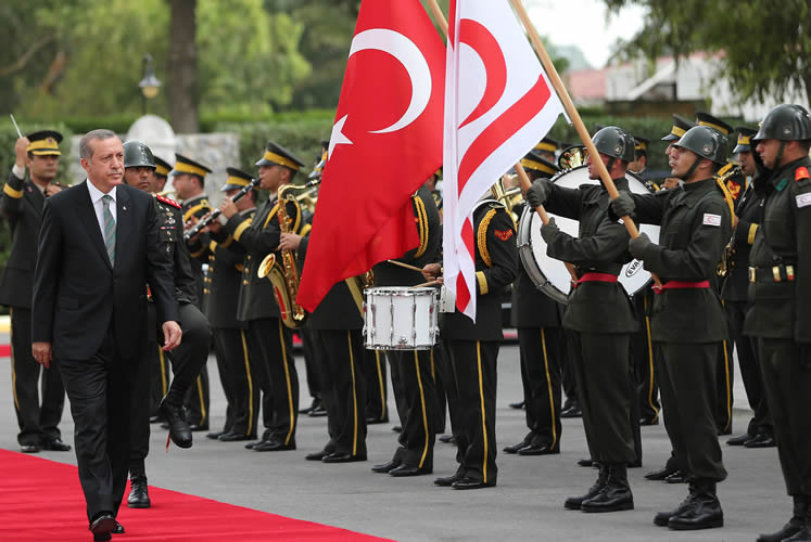 Erdoğan, Cumhurbaşkanı olduktan sonra ilk resmî yurt dışı ziyaretini KKTC'ye yaparken...