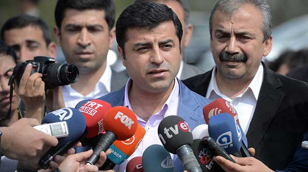 HDP Eş Genel Başkanı Selahattin Demirtaş, Cumhurbaşkanı Erdoğan'ın seçim yasaklarını ihlal ettiği gerekçesiyle YSK'ya yaptıkları başvurunun reddedilmesi üzerine Anayasa Mahkemesi'ne başvuracaklarını açıkladı.