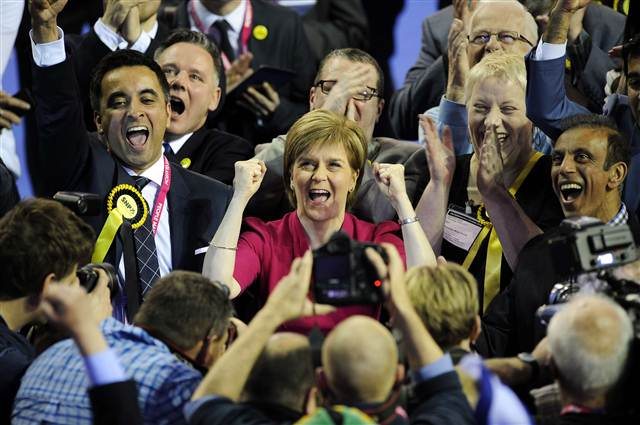 SNP lideri Nicola Sturgeon sonuçları böyle kutladı