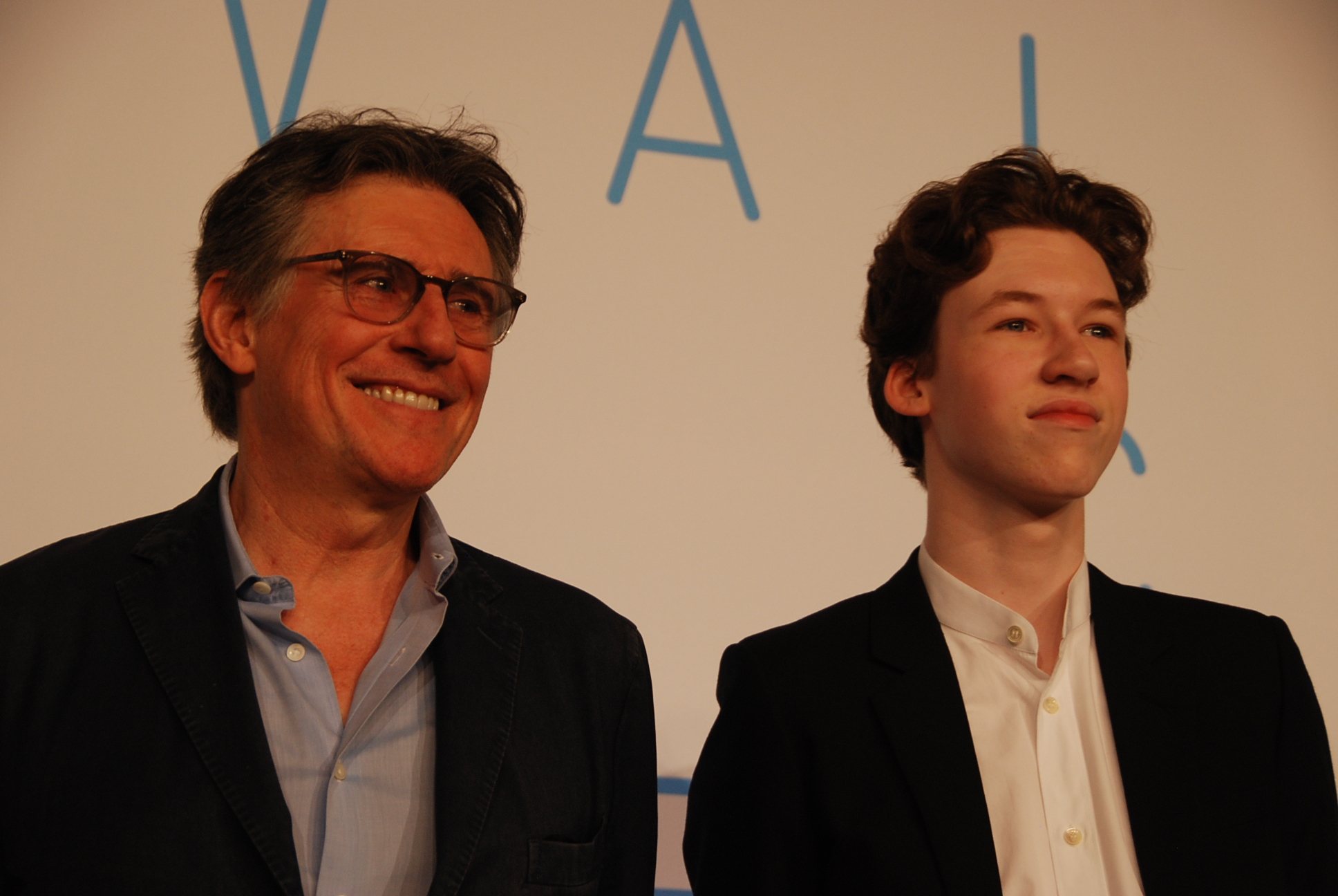 Bombalardan bile Güçlü filminde Gabriel Byrne ve Devin Druid