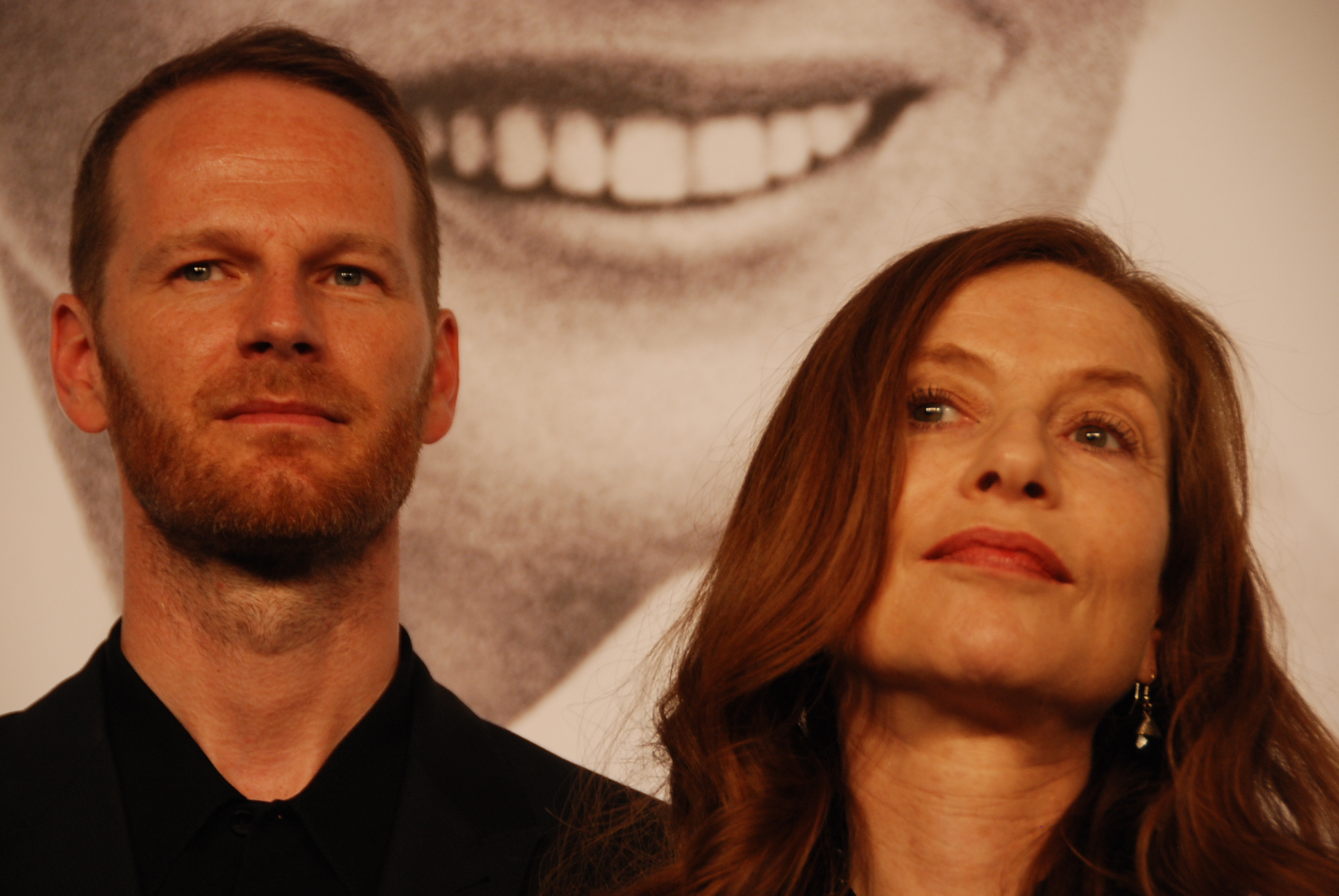 Bombalardan Bile Gülü filminden Joachim Trier ve Isabelle Huppert