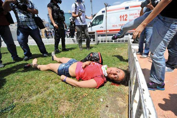 Lobna Allami'nin Gezi olaylarında gündeme damga vuran vurulma anı.