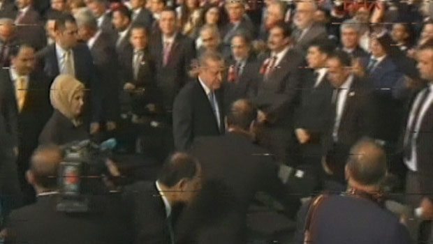 Cumhurbaşkanı Erdoğan, salona böyle giriş yaptı.