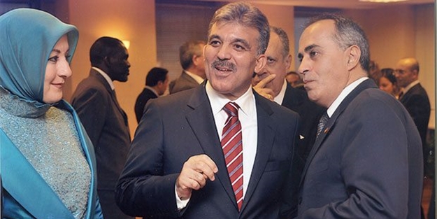 Gazeteci Ahmet Sever, Başbakanlık, Dışişleri Bakanlığı ve Cumhurbaşkanlığı dönemlerinde 12 yıl başdanışmanı olarak Abdullah Gül ile yakın çalıştı