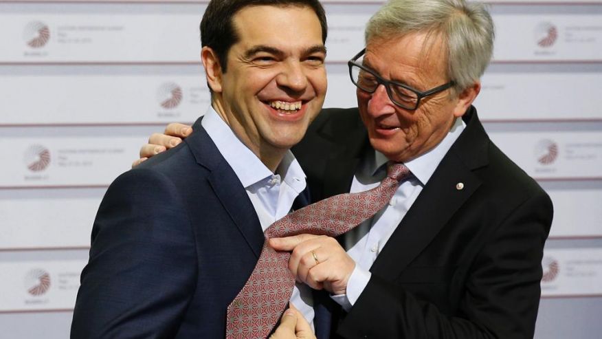 Yunanistan Başbakanı Çipras (solda) ve AB'nin yürütme organı konumunda bulunan AB Komisyonu'nun Başkanı Jean Claude Juncker. AB, 'kurtarma paketi' talep eden Yunanistan'ın 'kabul edilebilir' bir kemer sıkma programı sunmadığını düşünüyor