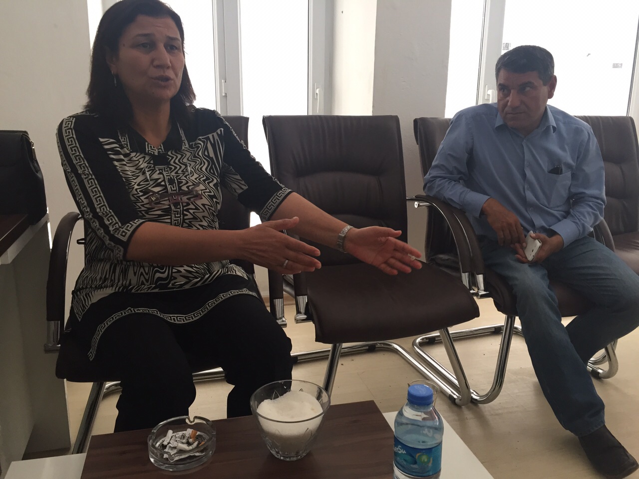 Urfa milletvekili Leyla Güven, ‘Gözaltına alınanların başına tıpkı 1990'lardaki gibi poşet geçiriliyor. Ne acıdır ki darp da, işkence de başladı’ diyor