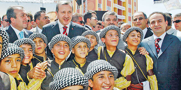 Tayyip Erdoğan 2005 ağustos ayında Diyarbakır’da yaptığı konuşma ile Kürt açılımını başlatırken, kendisine dönük beklentileri  de artırmıştı…