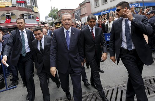 'Türkiye'nin yargıda itibar kaybettiğini' belirtirken 'güçlü ekonomi için güçlü hukuk devleti' vurgusu yapan Başbakan Yardımcısı Babacan, Cumhurbaşkanı Erdoğan'la...