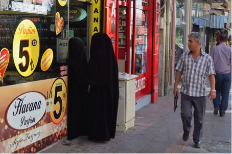 Gaziantep merkezde alışveriş yapan yabancılar