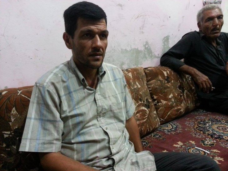 Abdullah Kurdi kayınpederinin evinde kalıyor. Foto cenazeden 3 gün sonra bu evde çekilmiş.