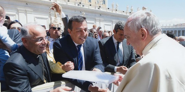 Demirbaş, Demokratik Toplum Kongresi İnanç Komisyonu üyesi olarak Mayıs 2014'te Vatikan'da ziyaret ettiği Papa Francis'e çözüm süreci hakkında bilgi vermiş, destek istemişti