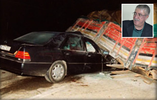 Susurluk skandalı; korucubaşı DYP Şanlıurfa Milletvekili Sedat Bucak'a ait Mercedes, 3 Kasım 1996'da kamyona çarpınca patlamıştı. Mercedes'te devletin aradığı Abdullah Çatlı, Sedat Bucak ve Emniyet Müdürü Hüseyin Kocadağ'ın birlikte seyahat ettikleri ortaya çıkmıştı