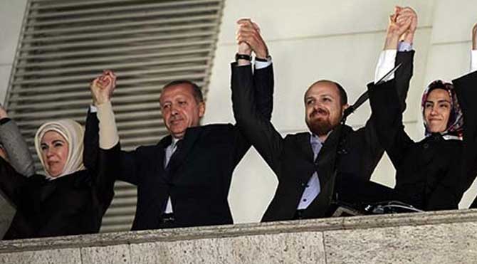 Erdoğan, en son 10 Ağustos 2014'te cumhurbaşkanı seçilmesinin ardından AKP Genel Merkezi'nin balkonundan ailesiyle birlikte selamladığı partililere hitap etmişti
