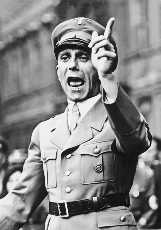 Nazizm'in Hitler'den sonra en bilinen figürü olan Joseph Goebbels, gazeteciliği bırakarak çıktığı yolda Hitler'in Propaganda Bakanı oldu, ülkesindeki faşizmin inşasında kilit bir rol oynadı