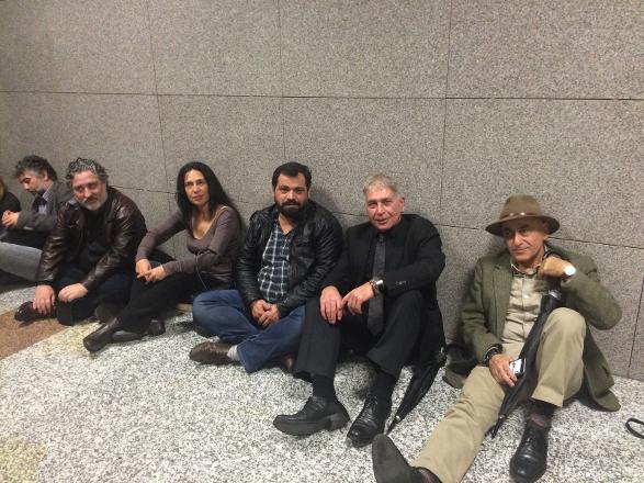 Dündar ve Gül'e destek vermek için meslektaşları ve siyasetçiler de adliyeye gitti